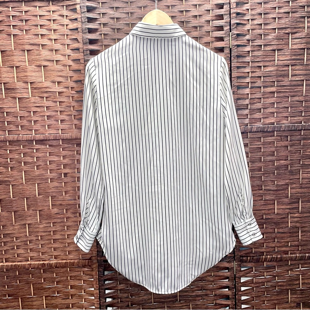 Jones New York White and Black Dress Shirt Classic Style, Size XS. - Picture 2 of 3